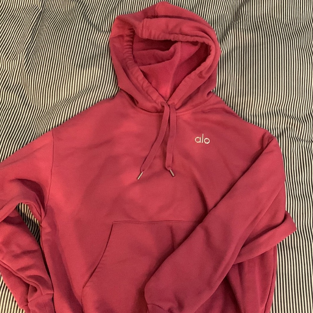NWOT alo yoga accolade hoodie in “raspberry sorbet”